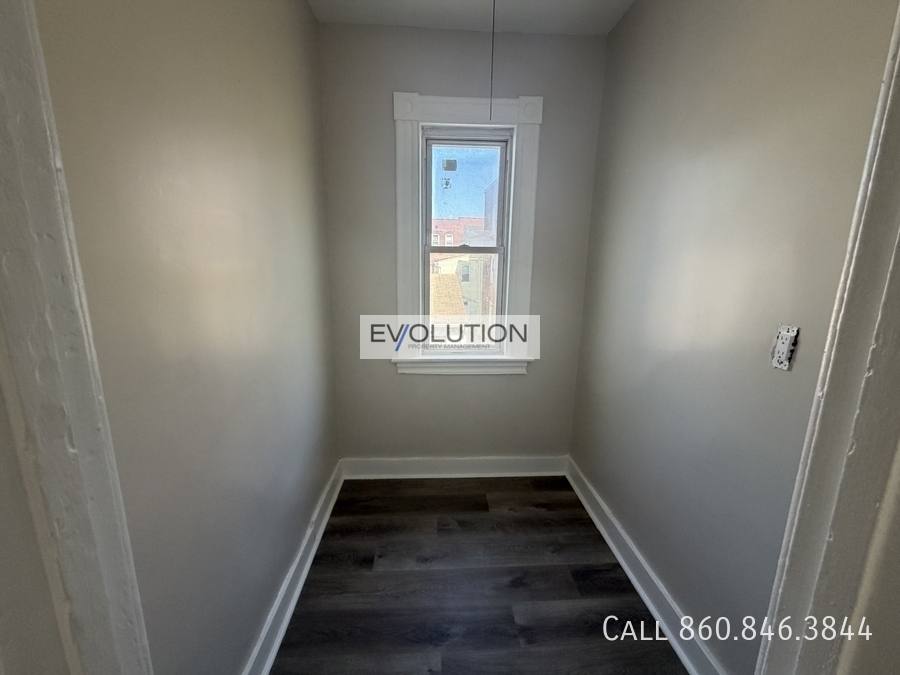 Apartment for rent at 228 -230 Franklin Ave #FL2, Hartford, CT 06114