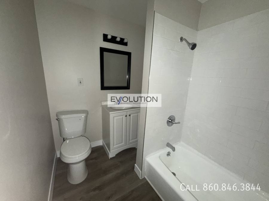 Apartment for rent at 228 -230 Franklin Ave #FL2, Hartford, CT 06114