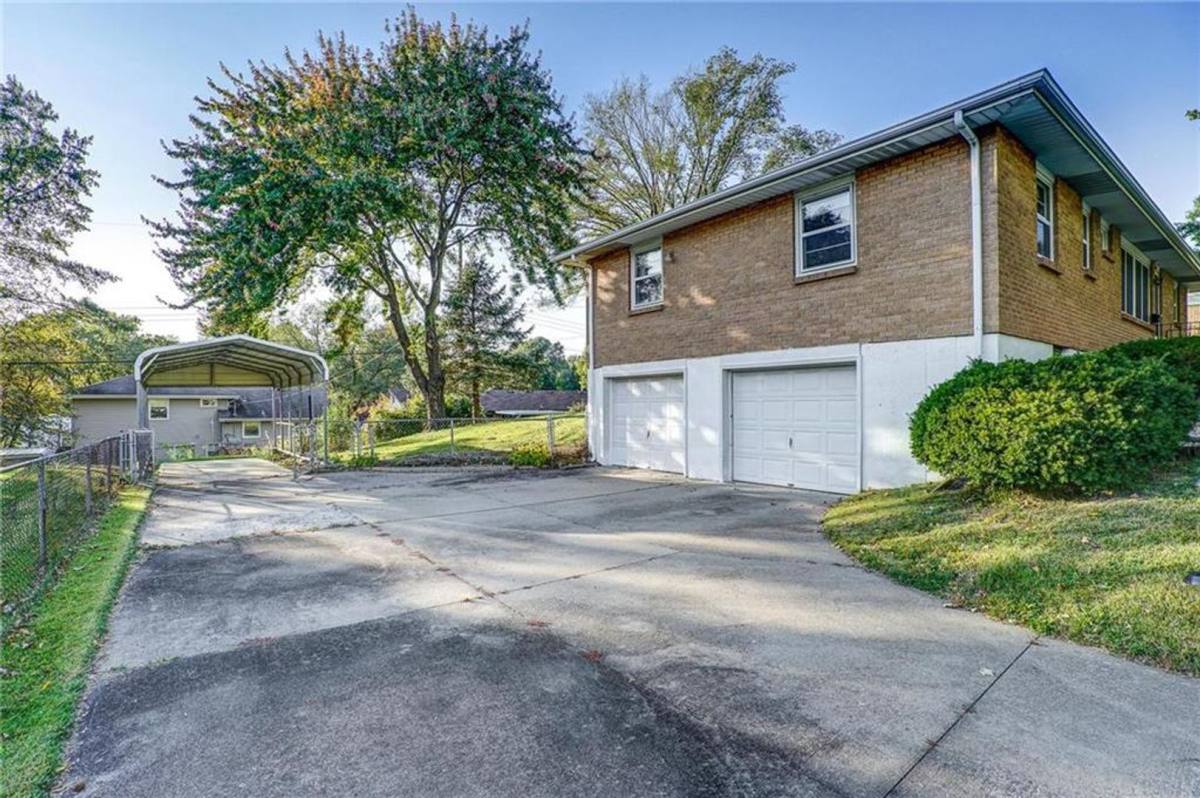 House for rent at 8706 NE Boone St, Kansas City, MO 64155