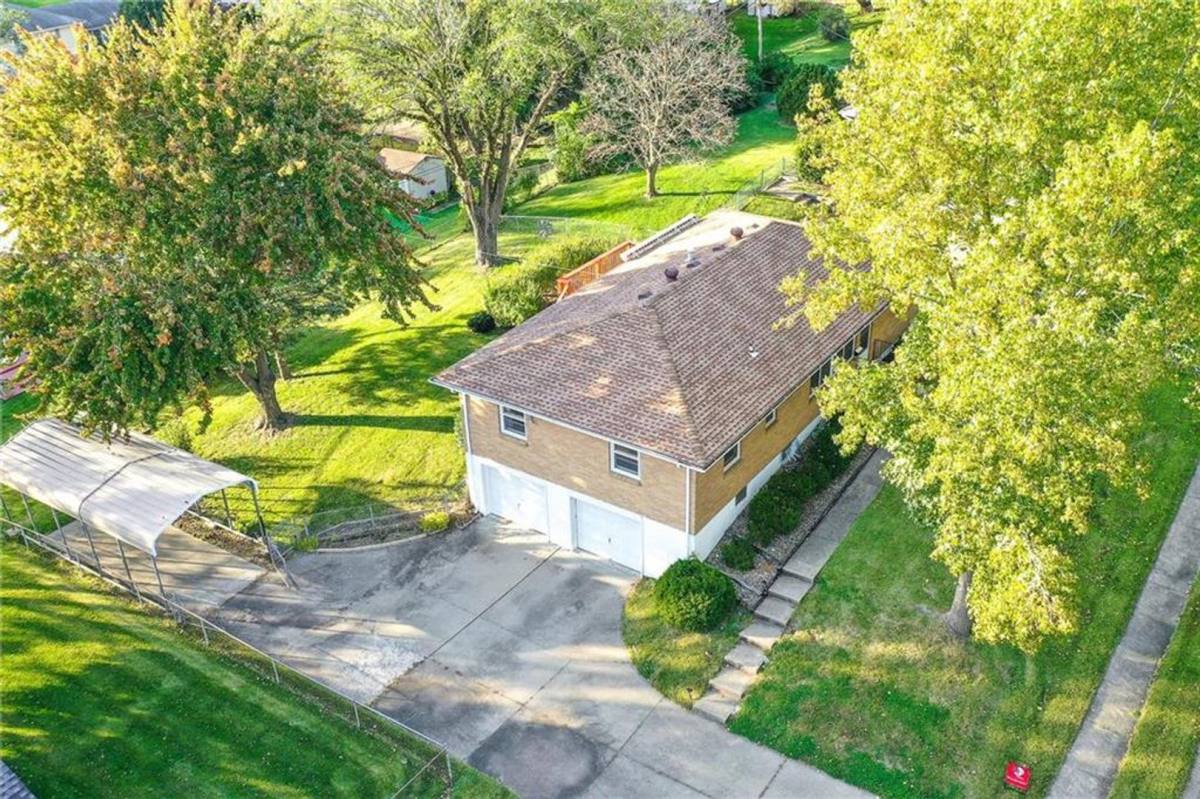 House for rent at 8706 NE Boone St, Kansas City, MO 64155