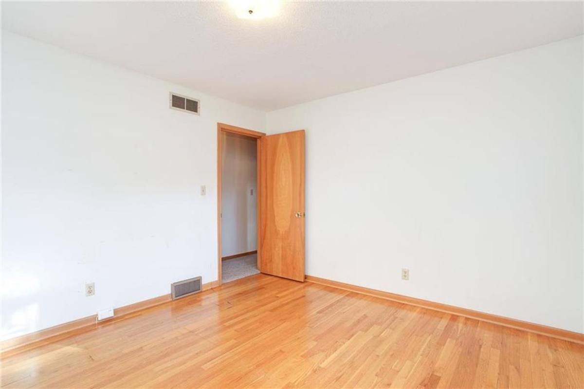 House for rent at 8706 NE Boone St, Kansas City, MO 64155