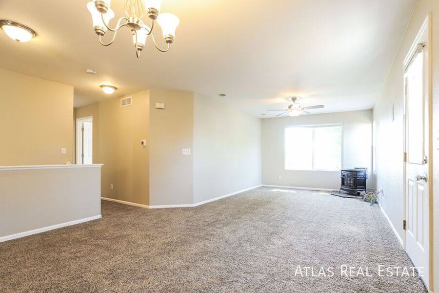 House for rent at 19558 E 18th Ave, Aurora, CO 80011