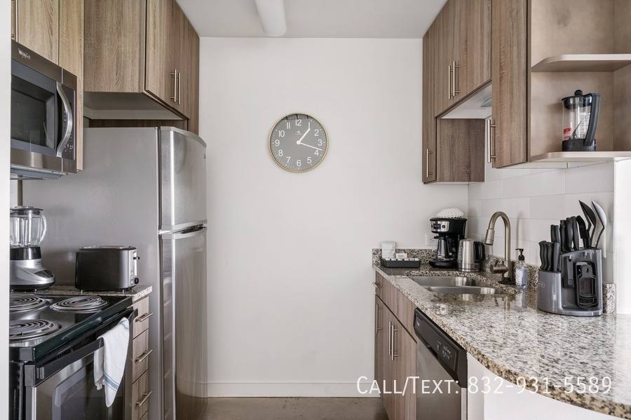 Apartment for rent at 1966 Travis St #MM3, Houston, TX 77002