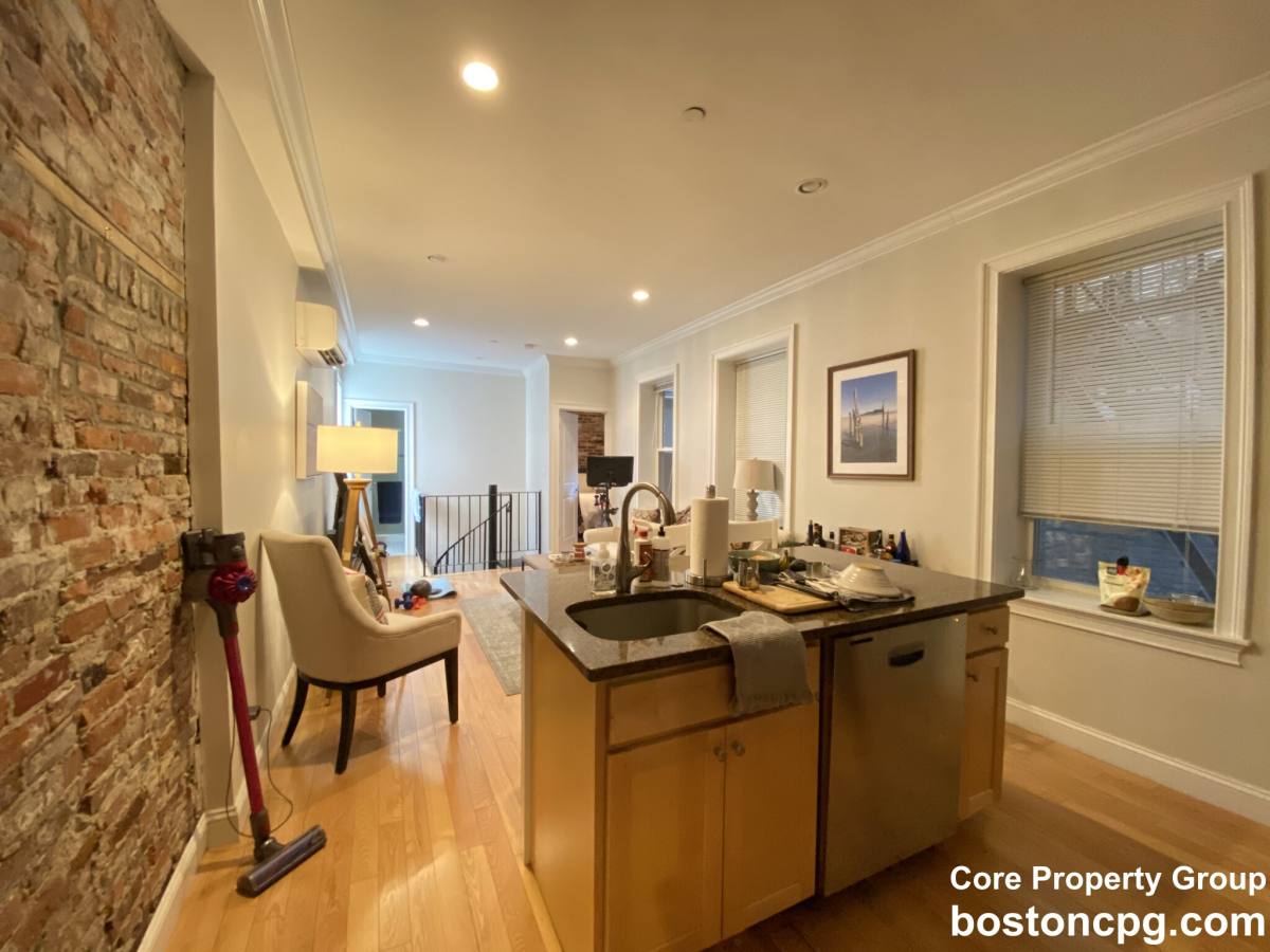 Apartment for rent at 16 Hull St #2, Boston, MA 02113
