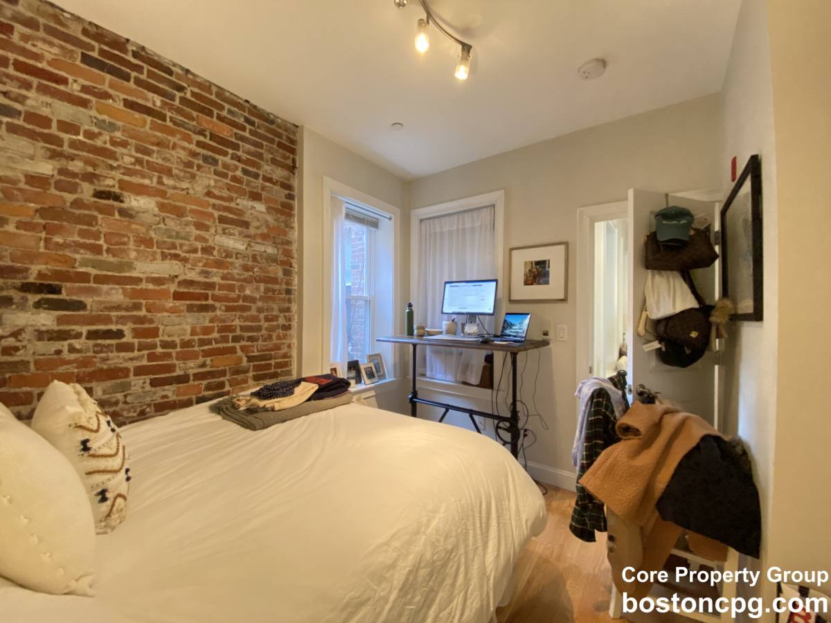 Apartment for rent at 16 Hull St #2, Boston, MA 02113