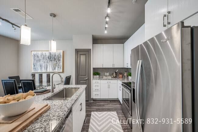Apartment for rent at 1898 Center St #MHW1, Houston, TX 77007