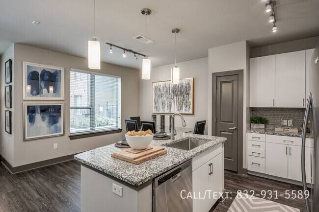 Apartment for rent at 1898 Center St #MHW1, Houston, TX 77007