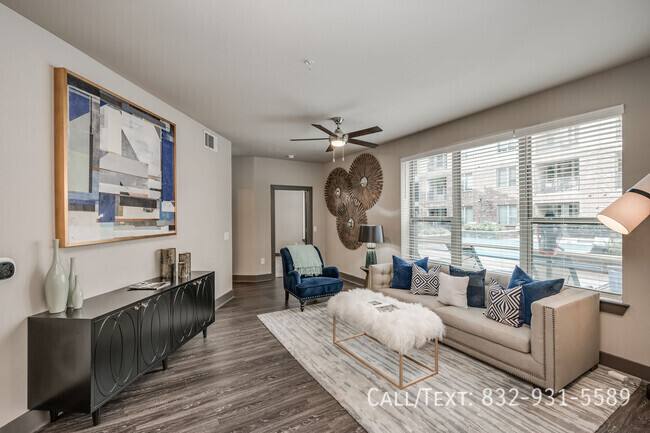 Apartment for rent at 1898 Center St #MHW1, Houston, TX 77007