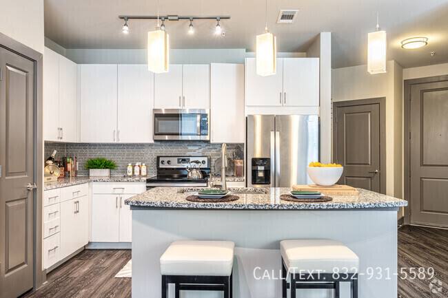 Apartment for rent at 1898 Center St #MHW1, Houston, TX 77007