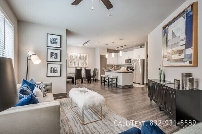 Apartment for rent at 1898 Center St #MHW1, Houston, TX 77007