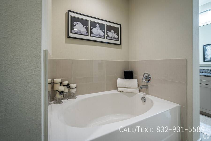 Apartment for rent at 1434 Dunlavy St #29WD1, Houston, TX 77019