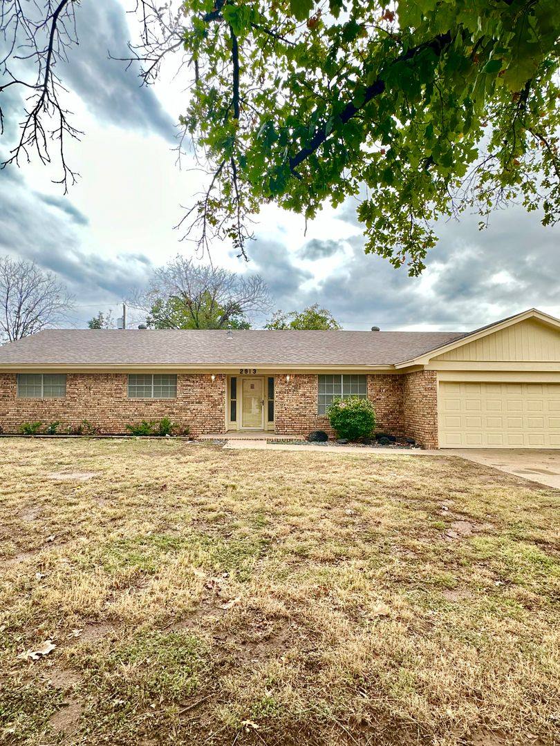 House for rent at 2913 Oak Forest Dr, San Angelo, TX 76904