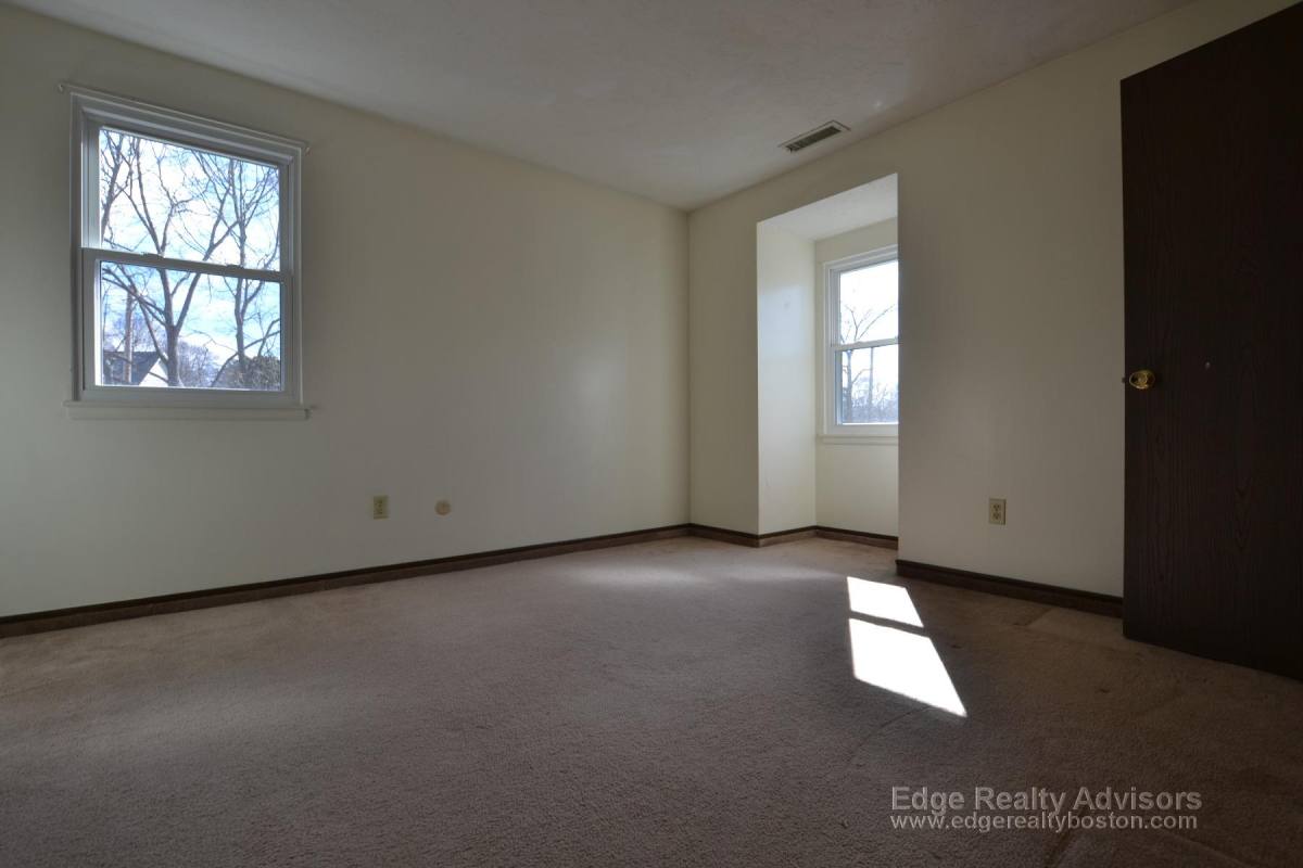 Apartment for rent at 5 General Greene Ave #5, Natick, MA 01760