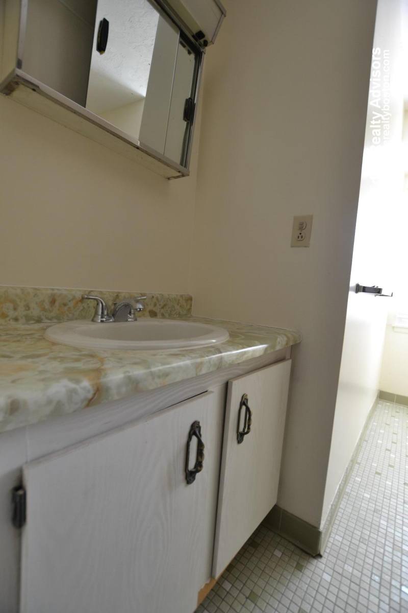Apartment for rent at 5 General Greene Ave #5, Natick, MA 01760