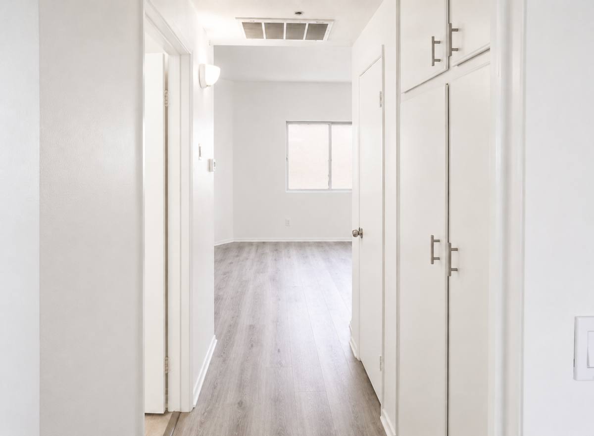 Apartment for rent at 14805 Magnolia Blvd, Sherman Oaks, CA 91403