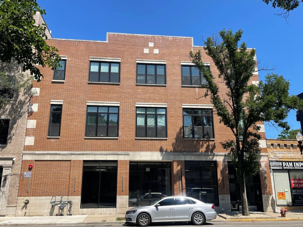 Apartment for rent at 4533 N Clark St, Chicago, IL 60640