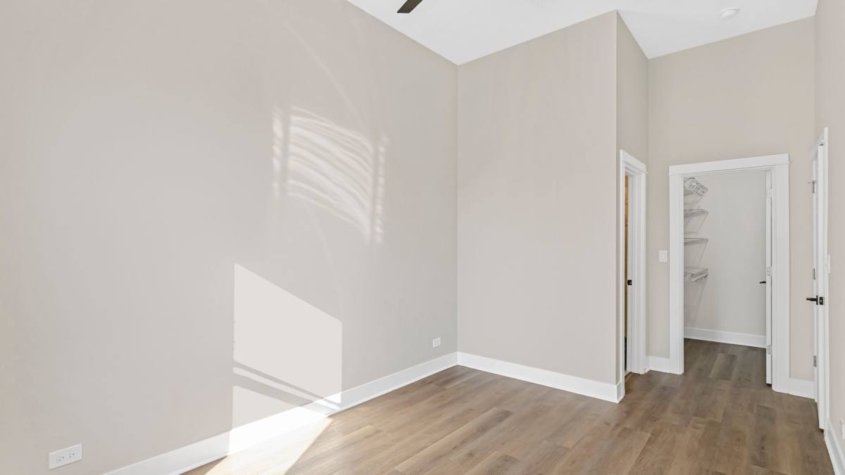 Apartment for rent at 4533 N Clark St, Chicago, IL 60640
