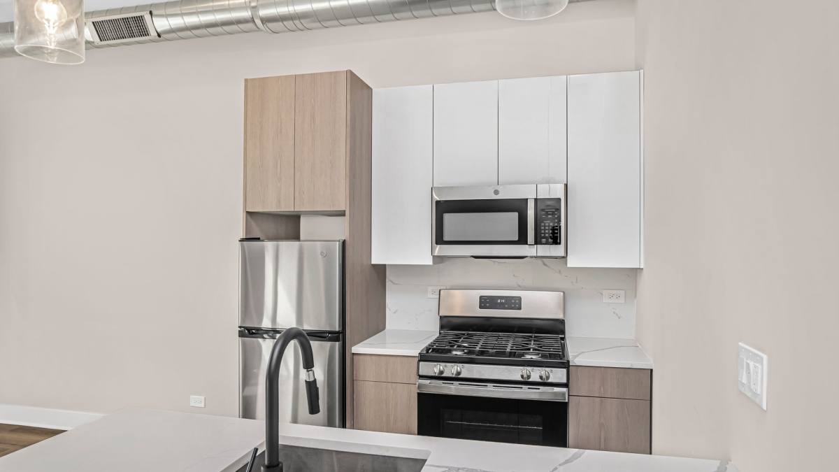 Apartment for rent at 4533 N Clark St, Chicago, IL 60640