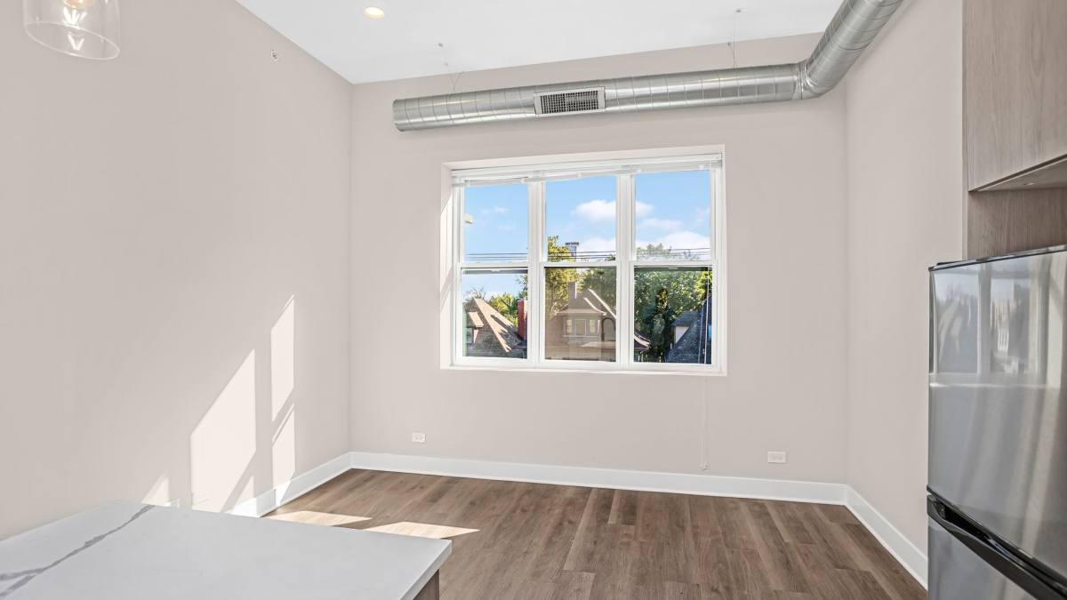Apartment for rent at 4533 N Clark St, Chicago, IL 60640
