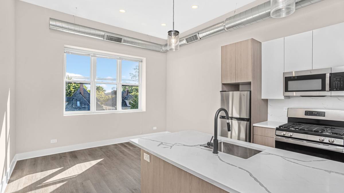 Apartment for rent at 4533 N Clark St, Chicago, IL 60640