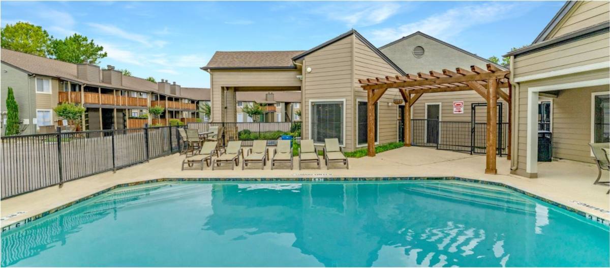 Apartment for rent at 407 Greens Rd, Houston, TX 77060