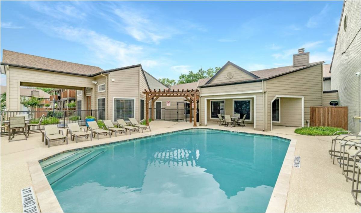 Apartment for rent at 407 Greens Rd, Houston, TX 77060