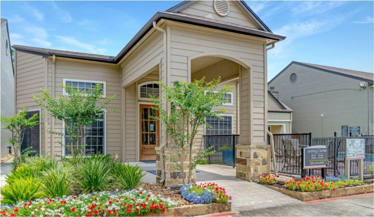 Apartment for rent at 407 Greens Rd, Houston, TX 77060