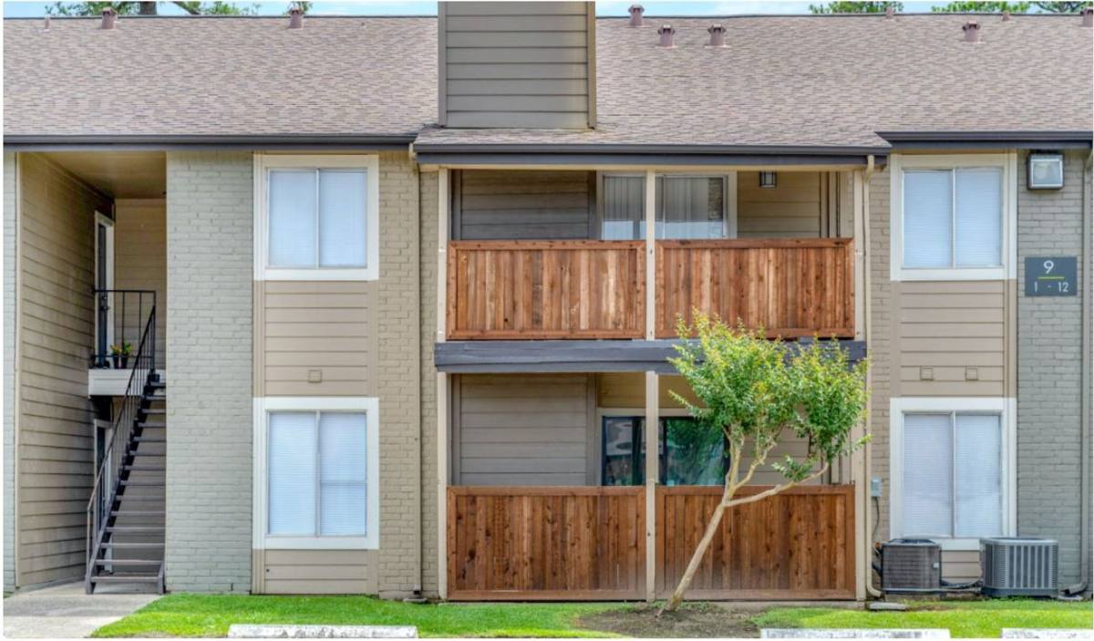 Apartment for rent at 407 Greens Rd, Houston, TX 77060