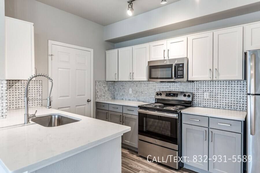 Apartment for rent at 234 E Medical Center Blvd #PLR, Webster, TX 77598