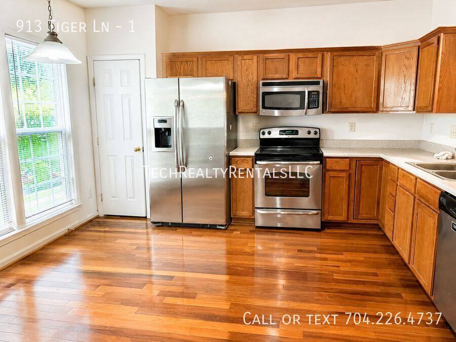 Townhouse for rent at 913 Tiger Lane #1, Charlotte, NC 28262