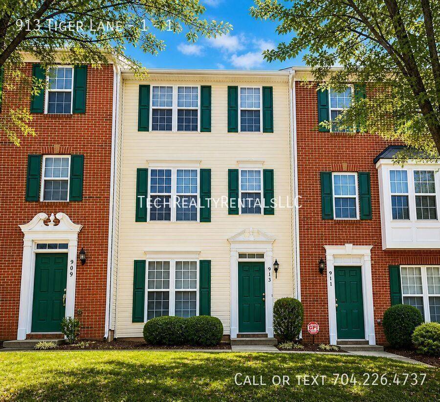 Townhouse for rent at 913 Tiger Lane #1, Charlotte, NC 28262
