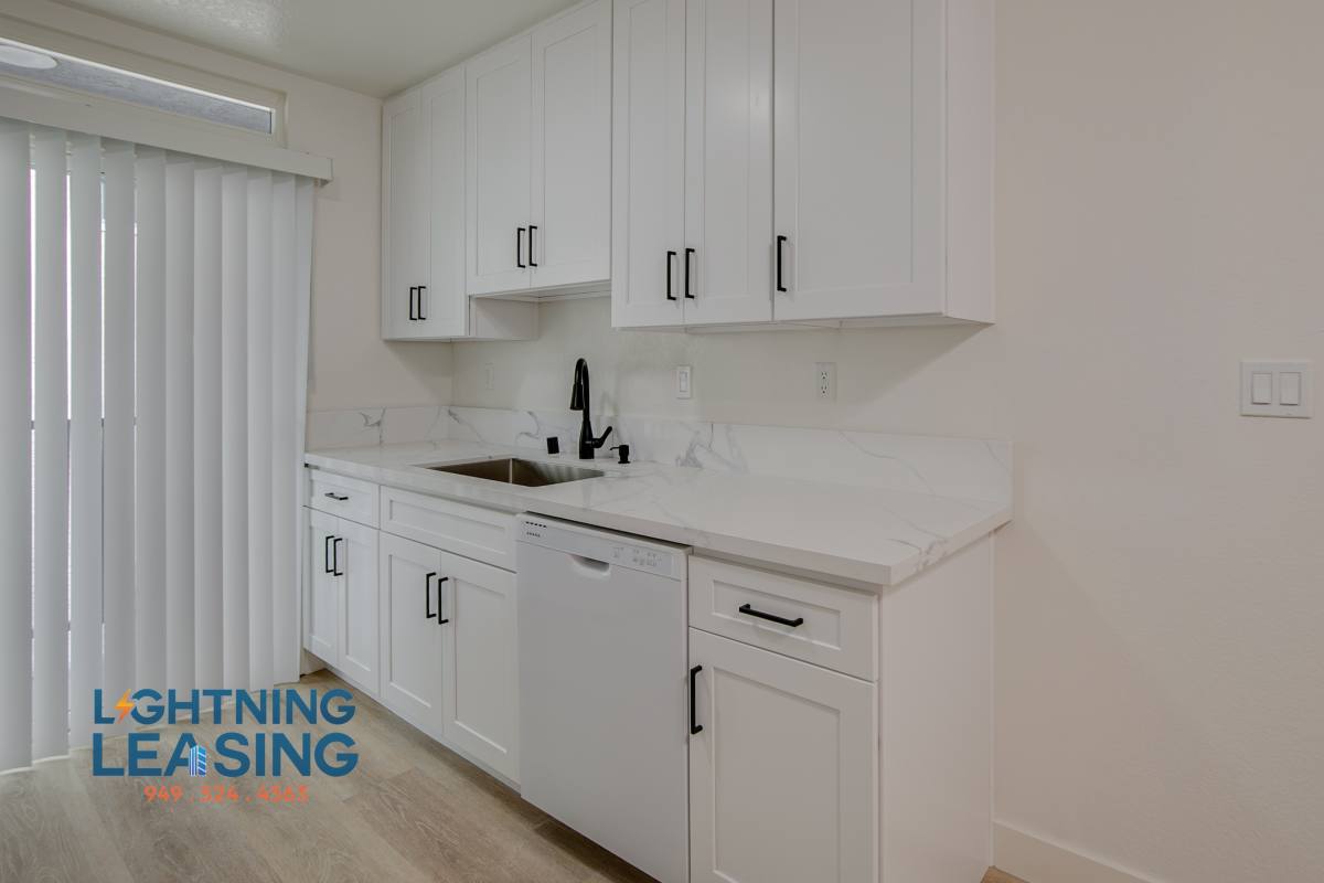 Apartment for rent at 536 E Cypress Ave #301, Burbank, CA 91501