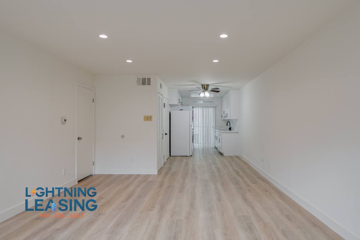 Apartment for rent at 536 E Cypress Ave #301, Burbank, CA 91501