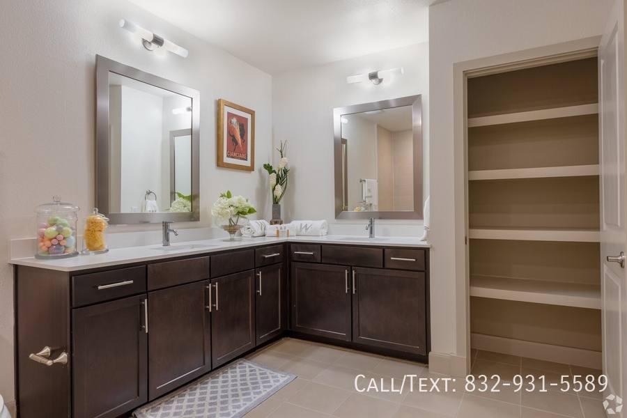 Apartment for rent at 14401 Mackilsee Lane #DWT2, Houston, TX 77079