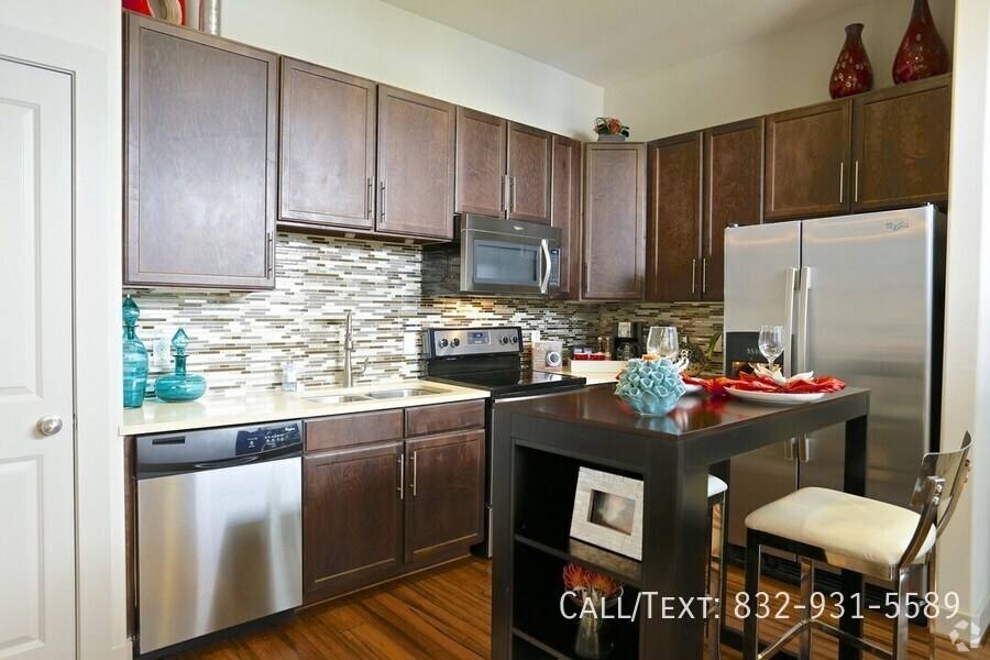 Apartment for rent at 1300 Montrose Blvd #AOWD, Houston, TX 77019