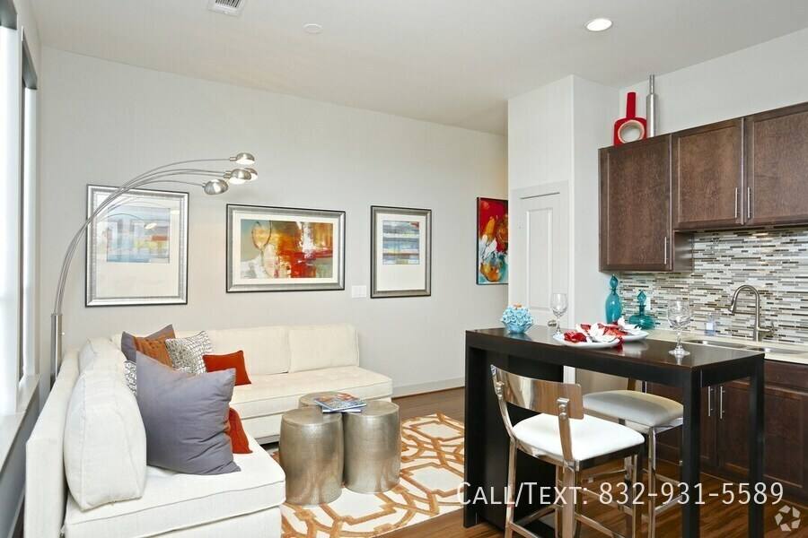 Apartment for rent at 1300 Montrose Blvd #AOWD, Houston, TX 77019