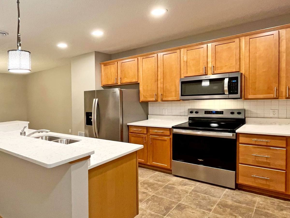 Townhouse for rent at 3314 Hazel Tr, Saint Paul, MN 55129