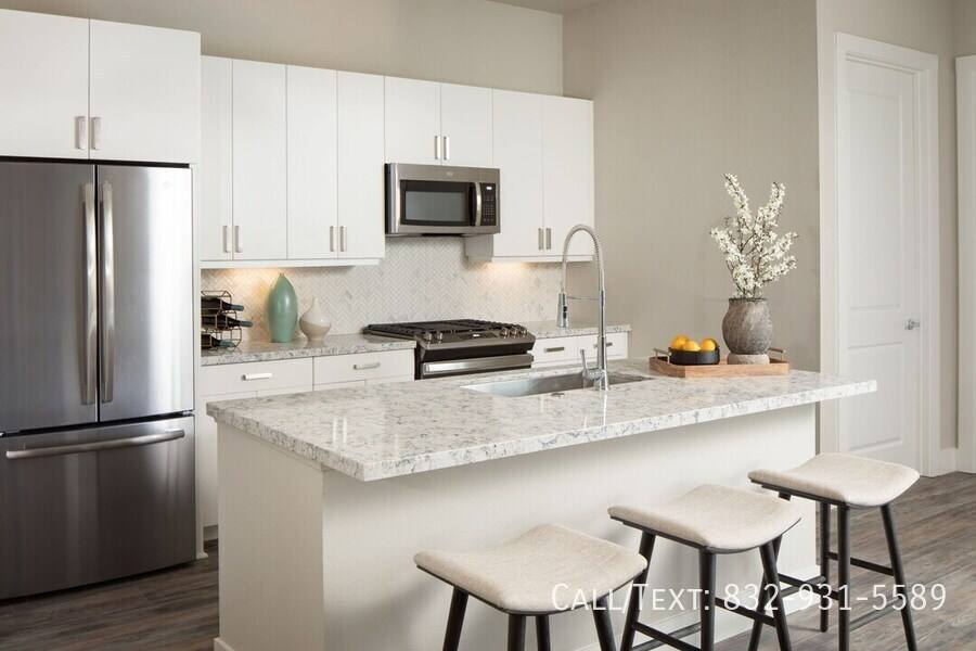 Apartment for rent at 6631 Arnot St #BMP, Houston, TX 77007