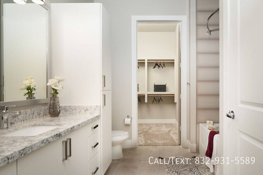Apartment for rent at 6631 Arnot St #BMP, Houston, TX 77007