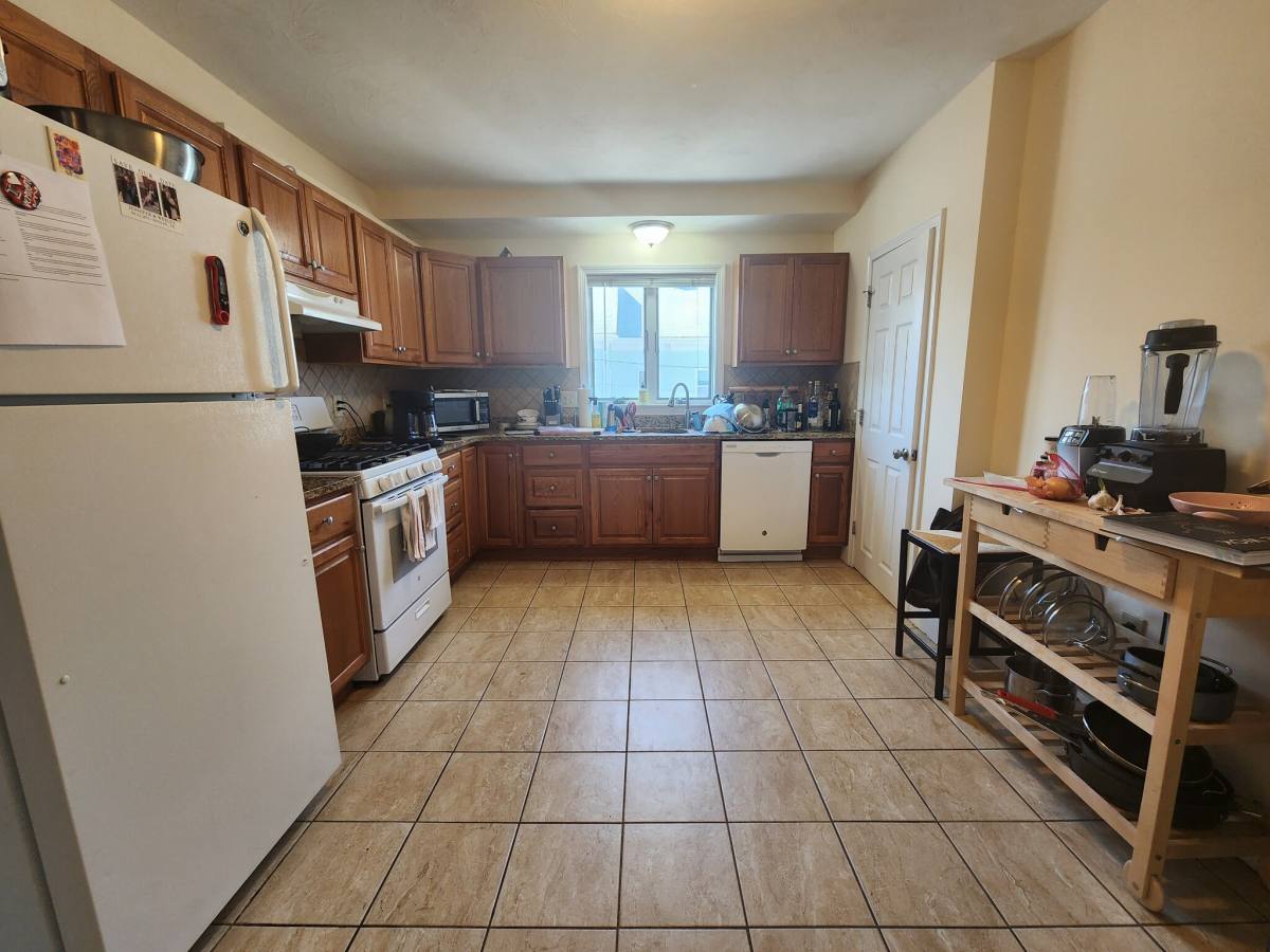 Apartment for rent at 331 Washington St #2, Somerville, MA 02143