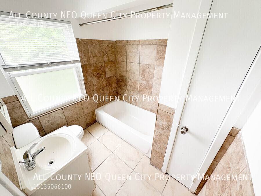 Apartment for rent at 2334 Davue #2, Dayton, OH 45406