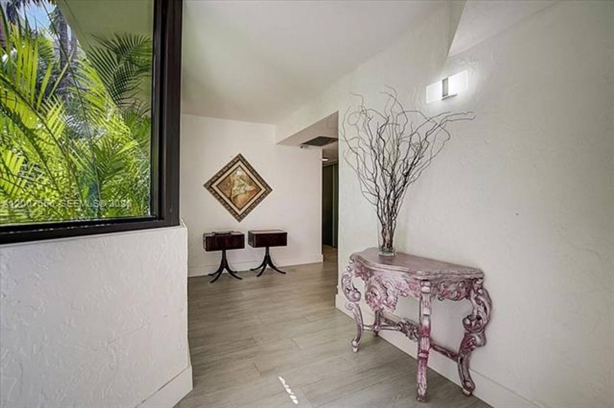 Apartment for rent at 101 Crandon Blvd, Key Biscayne, FL 33149