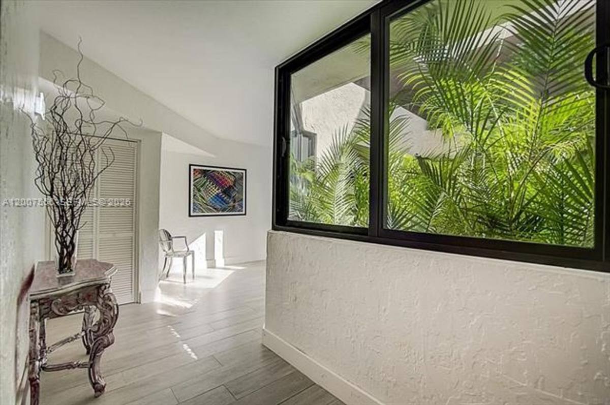 Apartment for rent at 101 Crandon Blvd, Key Biscayne, FL 33149