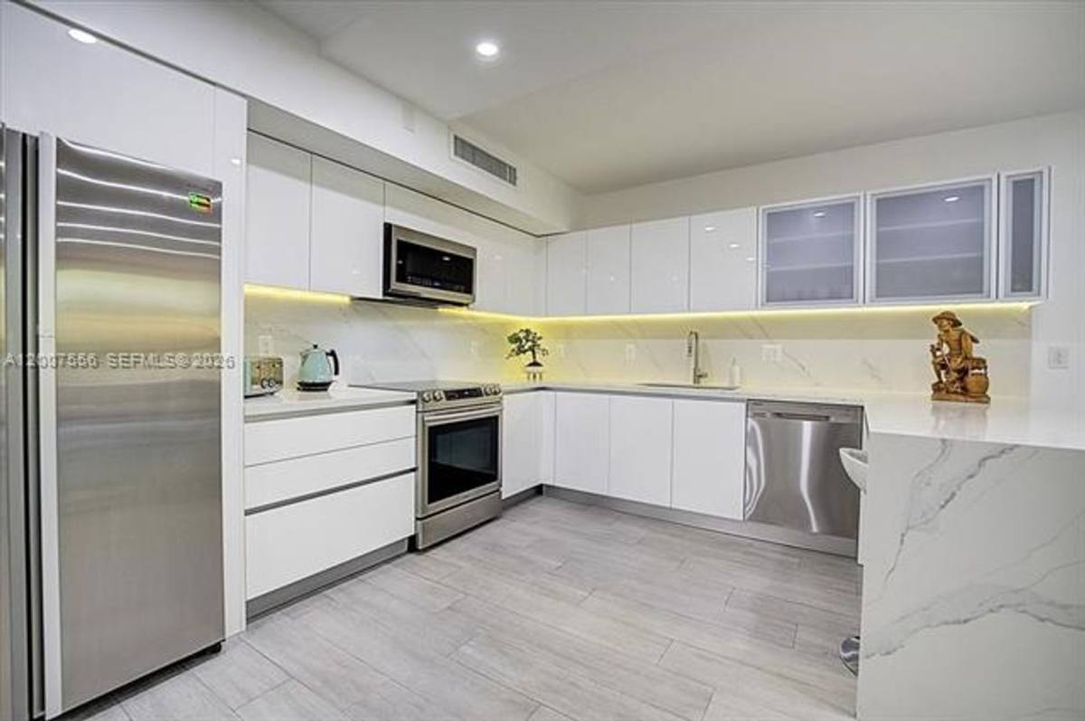 Apartment for rent at 101 Crandon Blvd, Key Biscayne, FL 33149