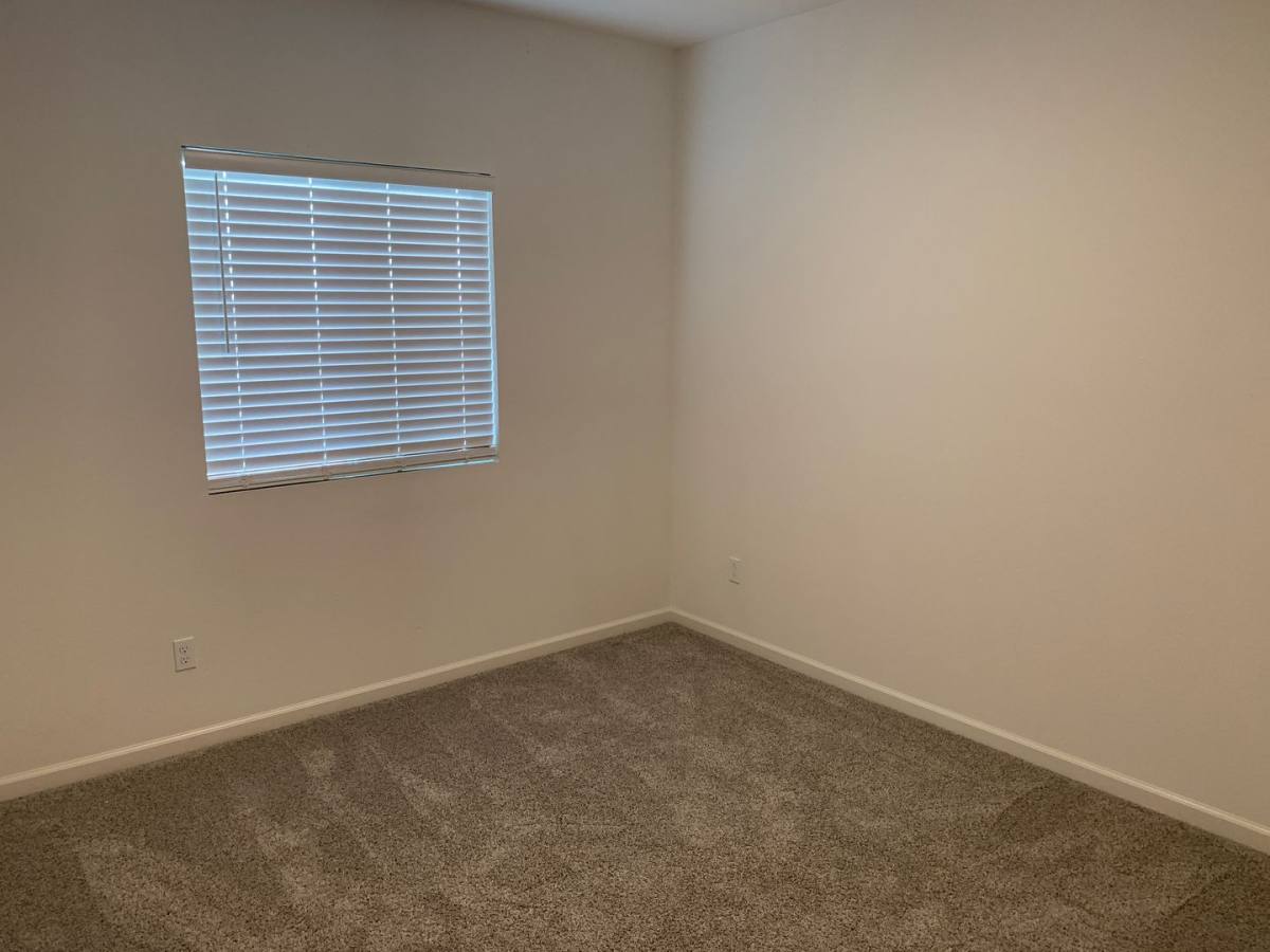 House for rent at 810 Holdenhurst Dr, Patterson, CA 95363