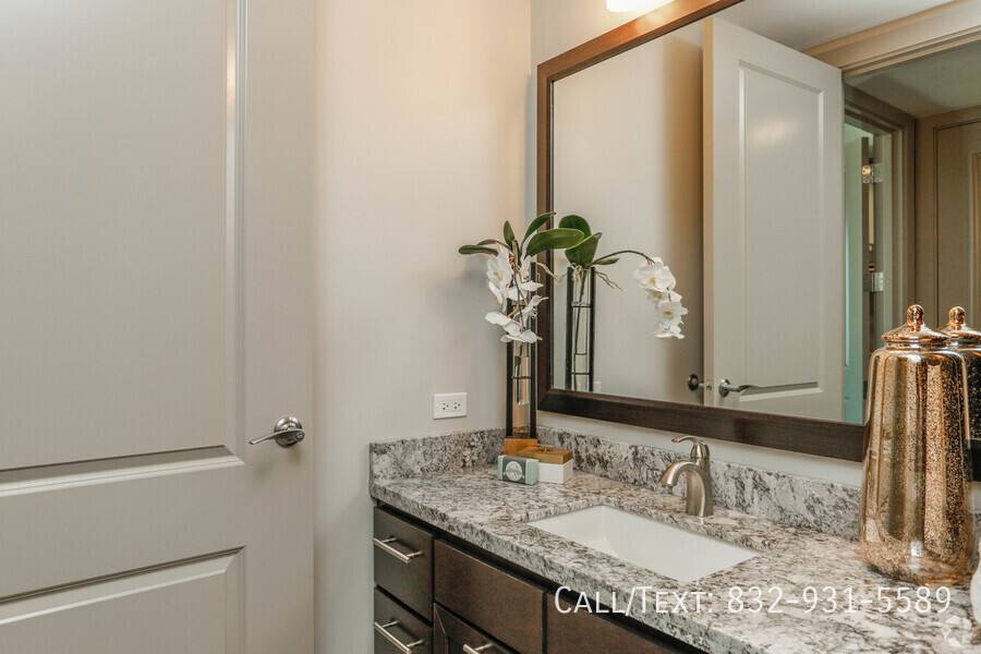 Apartment for rent at 913 Piney Point Rd #MC2, Houston, TX 77024