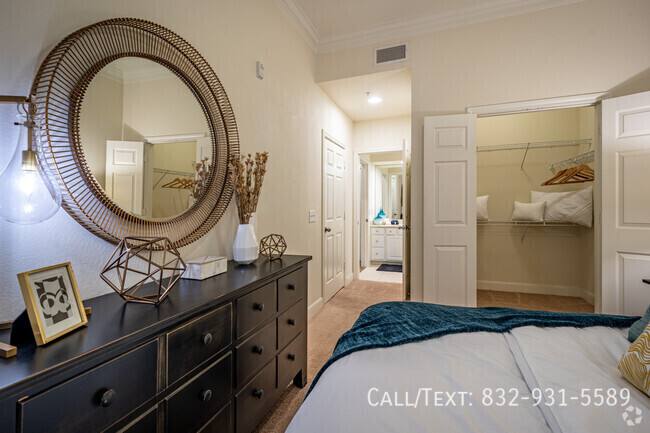 Apartment for rent at 4198 Blossom St #JH2, Houston, TX 77007
