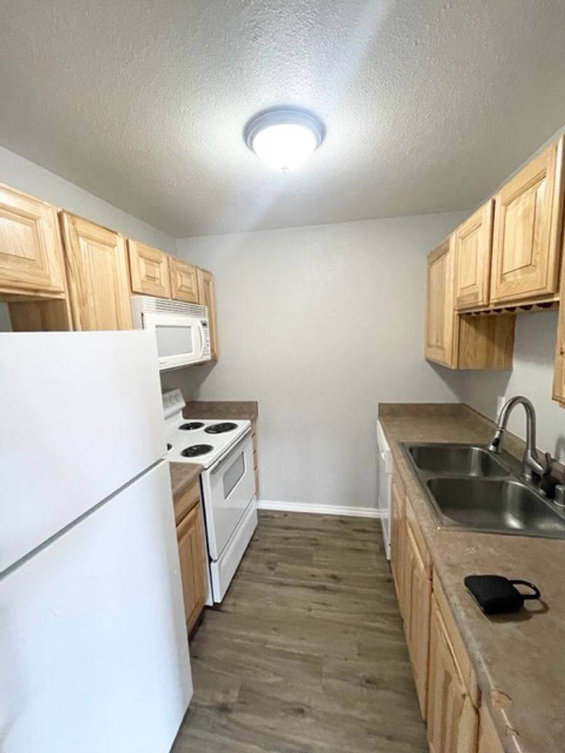425 E Fountain Place, Manitou Springs, CO 80829 - Apartment for Rent - Image 10