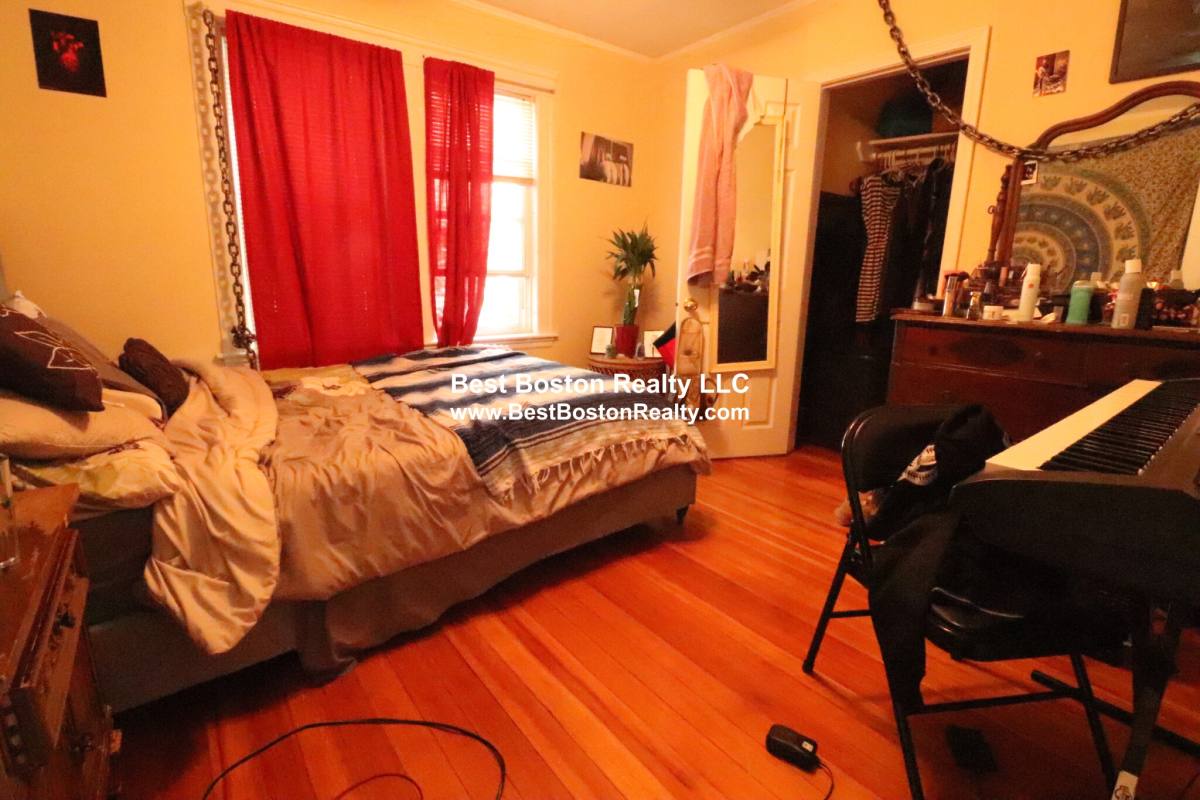 Apartment for rent at 262 Main St #1, Medford, MA 02155