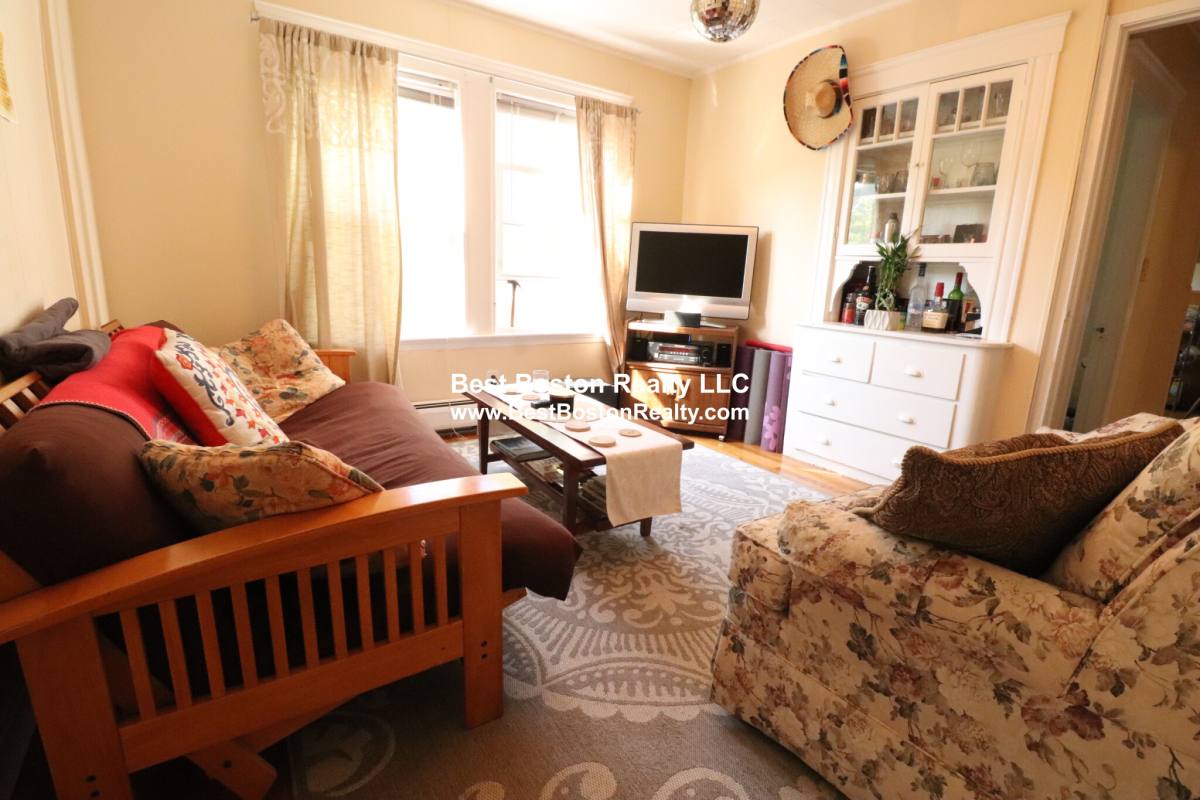 Apartment for rent at 262 Main St #1, Medford, MA 02155